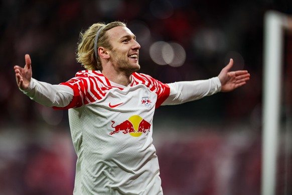 16.12.2023, Sachsen, Leipzig: Fu�ball: Bundesliga, 15. Spieltag, RB Leipzig - TSG 1899 Hoffenheim in der Red-Bull-Arena. Leipzigs Spieler Emil Forsberg jubelt nach seinem Treffer zum 2:1. Foto: Jan Wo ...
