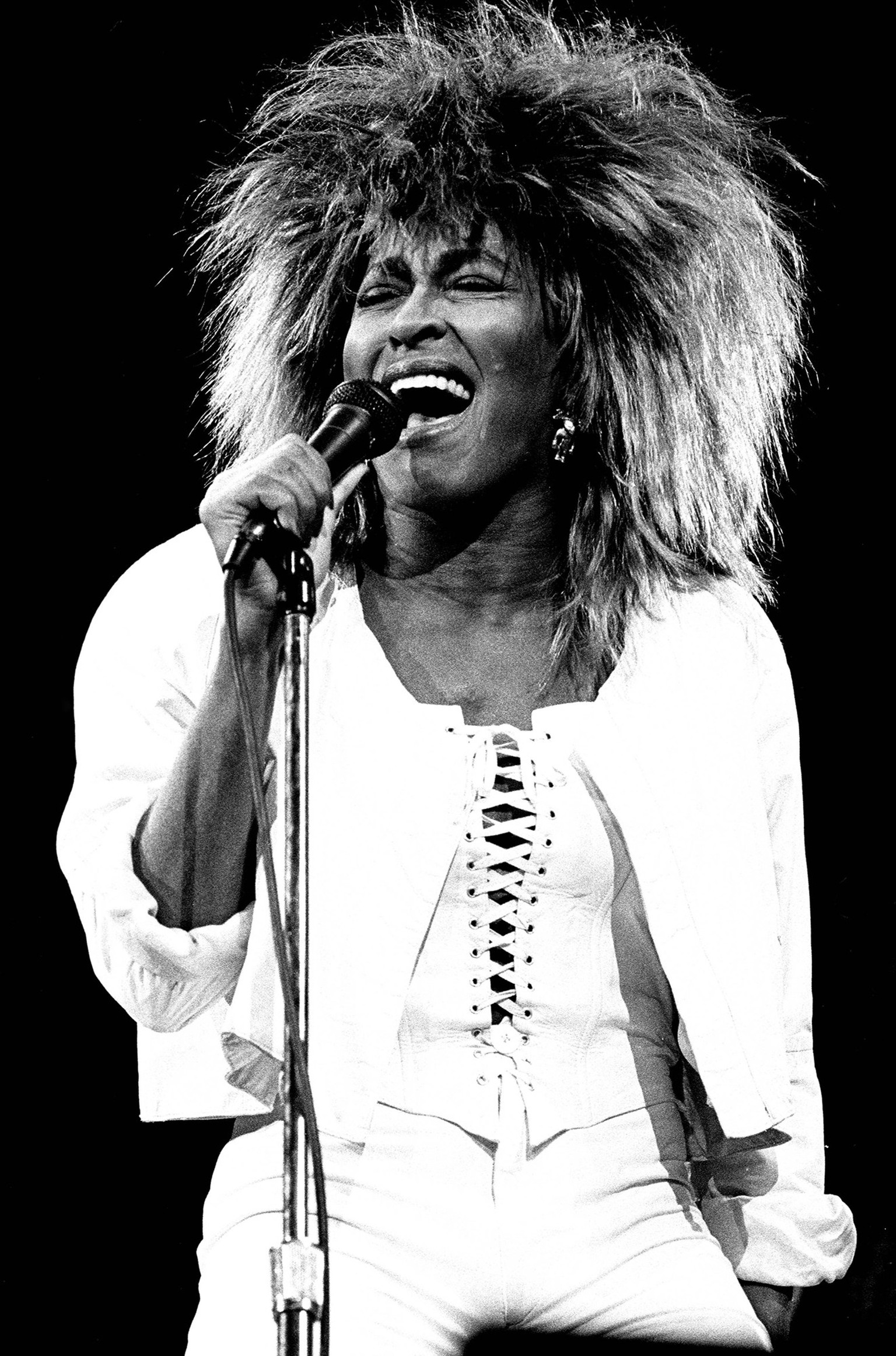 **FILE PHOTO** Tina Turner Has Passed Away, OAKLAND, CA - OCTOBER 1985: Tina Turner in concert at the Oakland-Alameda County Coliseum in Oakland, California in October 1985. PUBLICATIONxNOTxINxUSA Cop ...