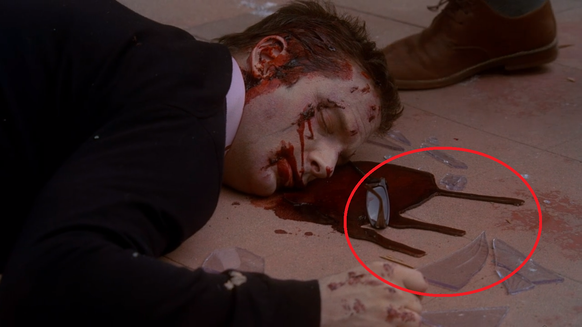 the mentalist

https://www.reddit.com/r/TVMistakes/comments/pcde4e/weirdly_thick_rubber_bloodstain_in_the_mentalist/