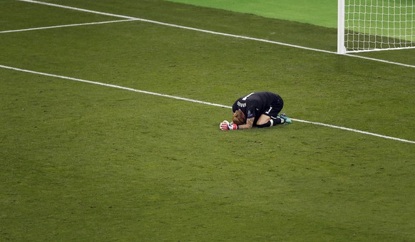 Liverpool goalkeeper Loris Karius reacts after the Champions League Final soccer match between Real Madrid and Liverpool at the Olimpiyskiy Stadium in Kiev, Ukraine, Saturday, May 26, 2018. (AP Photo/ ...