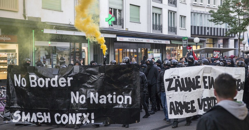 Anti-Conex-15-Zug in Basel (18. September 2015).