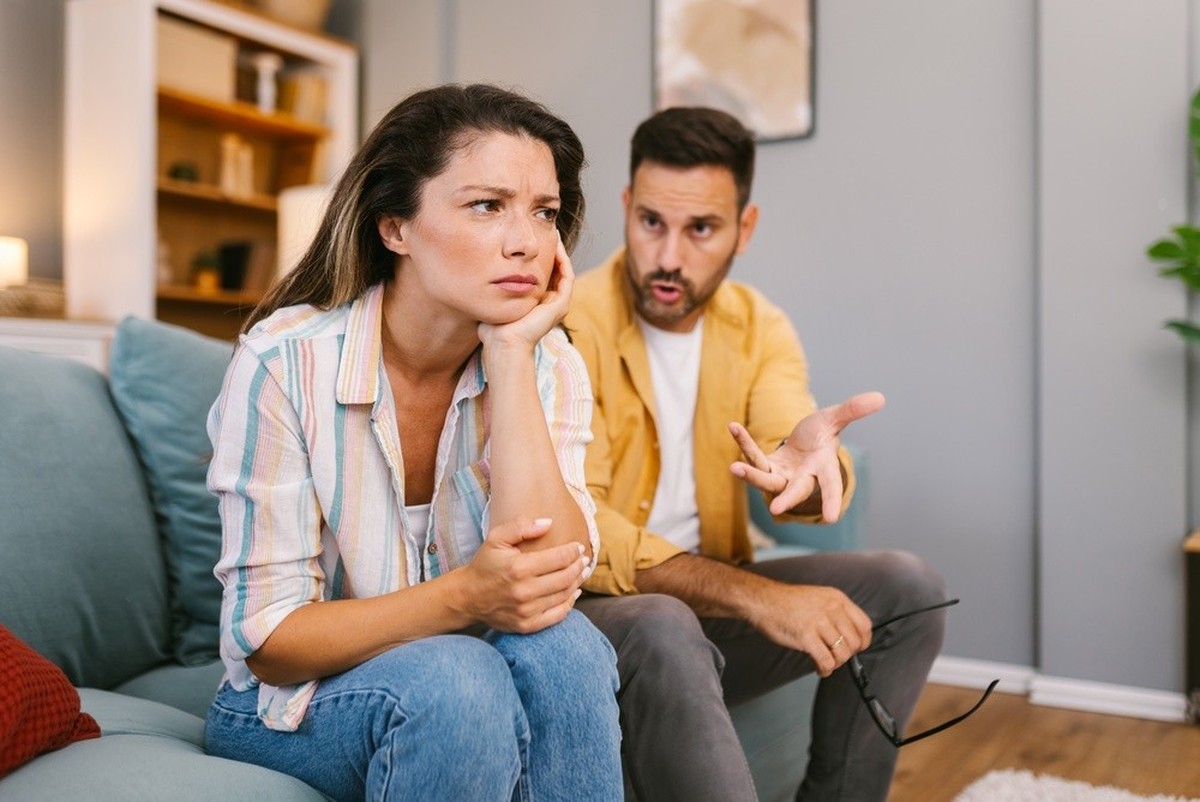 Junge Frauen und junge Männer sind sich in der Schweiz uneinig über die Politik.