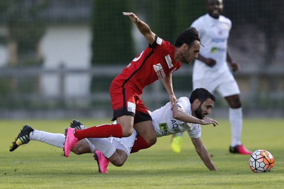 05.07.2016; Saanen; Fussball Testspiel - FC Thun - FC Le Mont; Norman Peyretti (Thun) links gegen Fabrizio Zambrella (Le Mont) (Christian Pfander/freshfocus)