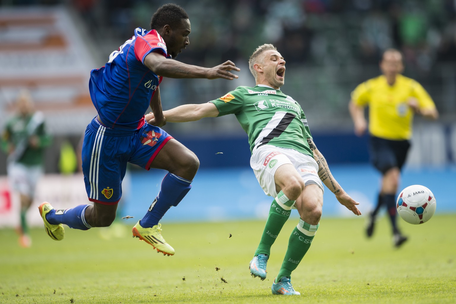 Giovanni Sio (l.) will Mario Mutsch wieder ärgern.