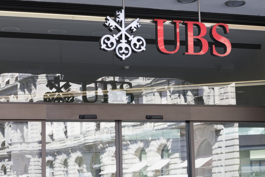 ARCHIVBILD ZU DEN QUARTALSZAHLEN DER UBS --- The headquarter of Swiss bank UBS with its logo above the entrance area at Paradeplatz square in Zurich, Switzerland, pictured on April 18, 2018. (KEYSTONE ...