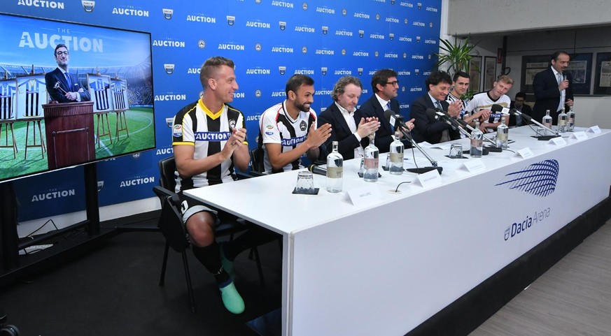 Die Udinese-Spieler auf der Pressekonferenz.