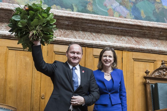 ZUM AUFTAKT DER WINTERSESSION, AM MONTAG, 28. NOVEMBER 2016, BEI DER NATIONALRAT UND STAENDERAT IHRE NEUEN PRAESIDIEN FUER DIE DAUER DES AMTSJAHRES 2016/17 WAEHLEN, STELLEN WIR IHNEN FOLGENDES BILDMAT ...