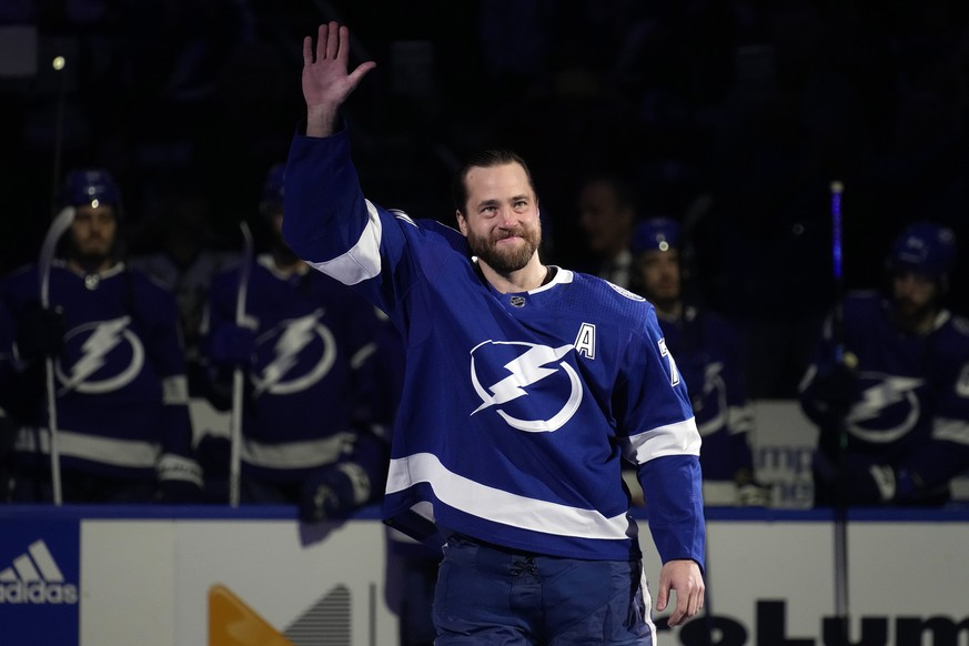 Tampa Bay Lightning&#039;s Victor Hedman waves to the crowd as he is introduced before his 1,000th career game before an NHL hockey game against the Dallas Stars Monday, Dec. 4, 2023, in Tampa, Fla. ( ...