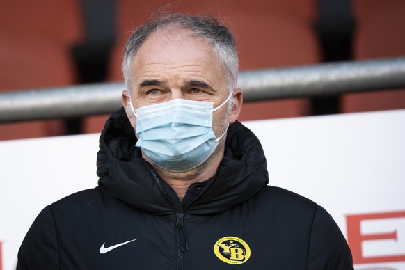 Stephane Chapuisat, scout manager pour YB, regarde le match lors de la rencontre de football de Super League entre FC Sion et BSC Young Boys Bern le dimanche 4 avril 2021 au stade de Tourbillon a Sion ...