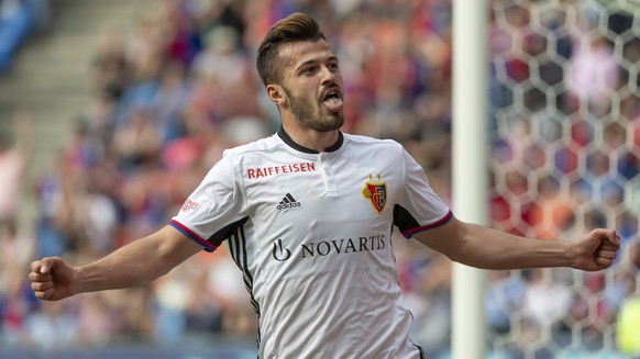 Basels Albian Ajeti jubelt ueber sein 5:1 im Fussball Meisterschaftsspiel der Super League zwischen dem FC Basel 1893 und dem FC Thun im Stadion St. Jakob-Park in Basel, am Sonntag, 29. April 2018. (K ...