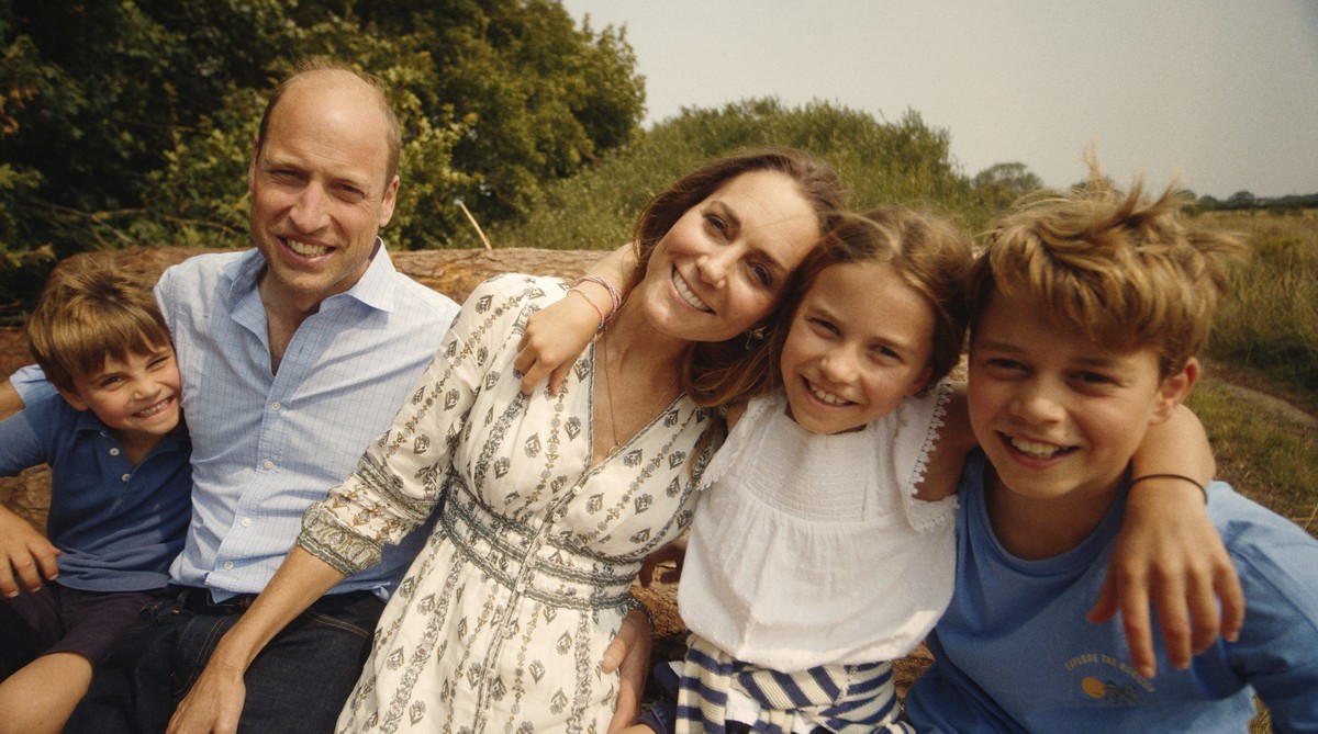 This photo provided by Kensington Palace on Monday, Sept. 9, 2024, shows Kate, Princess of Wales and Prince William with their children Prince George, right, Princess Charlotte and Prince Louis, left. ...