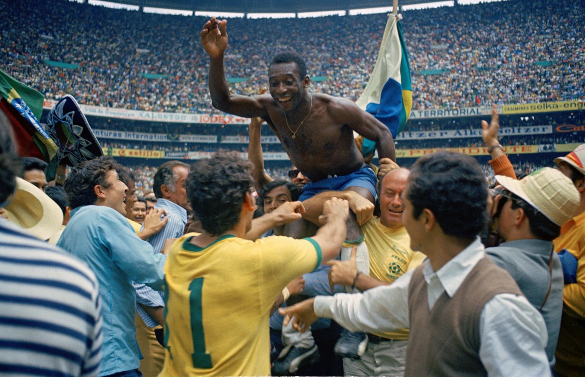 ZUM 75. GEBURTSTAG DES EHEMALIGEN BRASILIANISCHEN FUSSBALLERS PELE (EDSON ARANTES DO NASCIMENTO) AM FREITAG, 23. OKTOBER 2015, STELLEN WIR IHNEN FOLGENDES BILDMATERIAL ZUR VERFUEGUNG - Brazil's P ...
