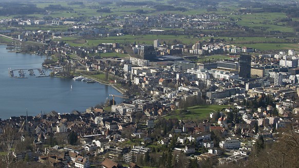 Der Kanton Zug hat den ersten Platz als attraktivster Firmenstandort dank einer Gewinnsteuersenkung zur