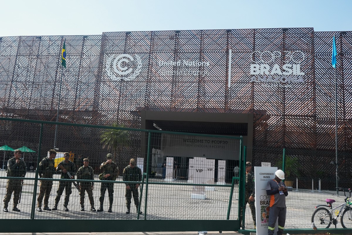 Security personnel stand outside the venue for the COP30 U.N. Climate Summit after it a fire was reported on Thursday, Nov. 20, 2025, in Belem, Brazil. (AP Photo/Fernando Llano)
Climate COP30