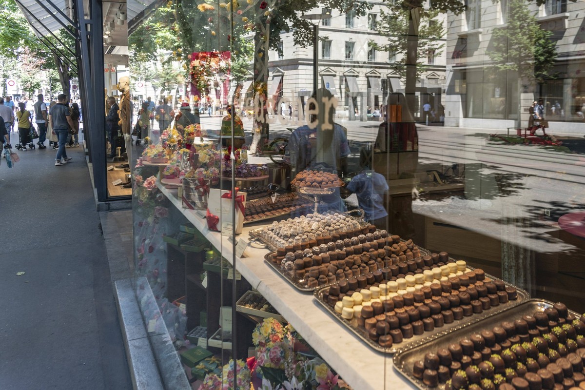 Confiserie Teuscher, Schaufenster, Spiegelung, Zürich, Schweiz Confiserie Teuscher, Schaufenster, Spiegelung, Zürich, Schweiz *** Confiserie Teuscher, shop window, reflection, Zurich, Switzerland Conf ...