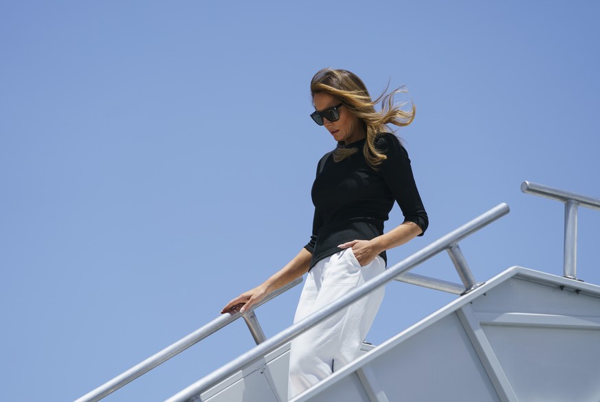 First lady Melania Trump arrives at Phoenix Sky Harbor International Airport, in Phoenix, Ariz., Thursday, June 28, 2018. The first lady is en route to Southwest Key Campbell, a shelter for children t ...