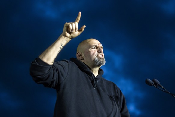 epaselect epa10291711 Democratic Senate candidate from Pennsylvania John Fetterman speaks at a campaign event in Newtown, Pennsylvania, USA, 06 November 2022. The US midterm elections are held every f ...