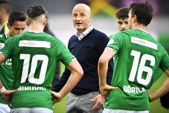 St. Gallens Trainer Peter Zeidler, Mitte, beim Fussball Super-League Spiel zwischen dem FC St. Gallen und Servette FC, am Sonntag, 9. Februar 2020, im Kybunpark in St. Gallen. (KEYSTONE/Gian Ehrenzell ...