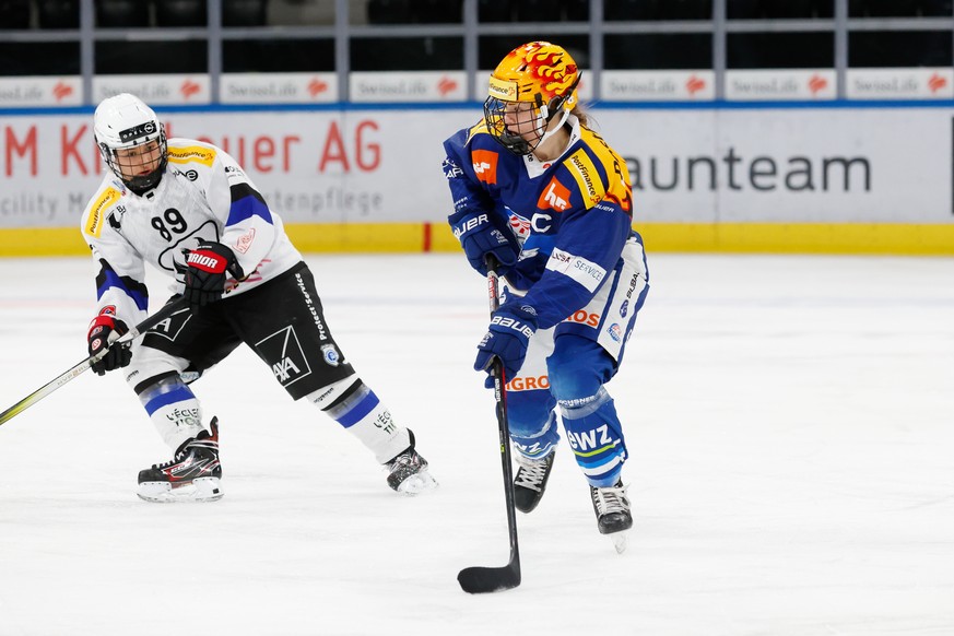 Zuerichs PostFinance Topscorerin Sinja Leemann im Eishockeyspiel der Womens League zwischen den ZSC Lions und Fribourg Gotteron Ladies , am Sonntag , den 03.Dezember 2023 , in der Swiss Life Arena in  ...
