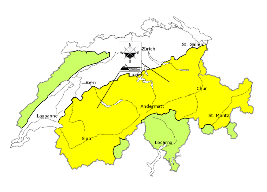 Die Gefahr von Gleitschneelawinen ist am gesamten Alpenhauptkamm mässig.