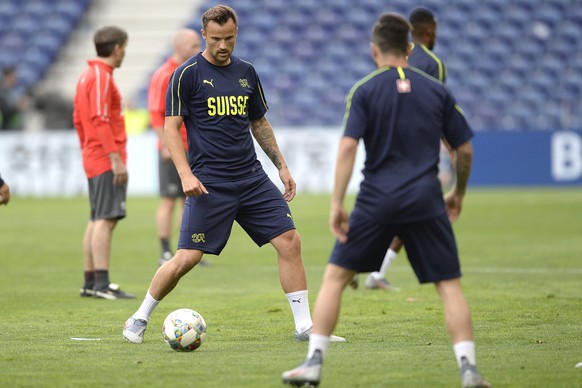 epa07625595 Switzerland&#039;s player Haris Seferovic (L) during a training session at Dragao stadium in Porto, Portugal, 04 June 2019. Switzerland will face Portugal in the 2019 UEFA Nations League s ...