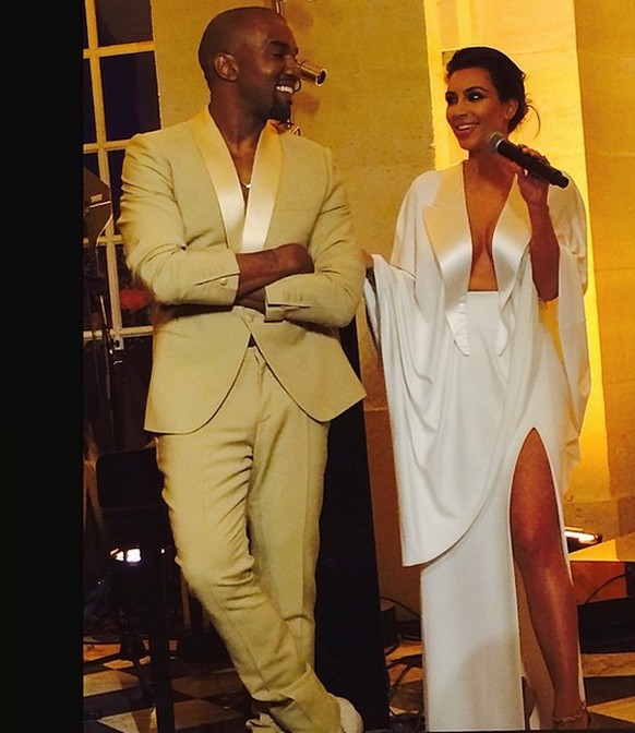 Kanye West und seine Kim (bald West) Kardashian im Hause Valentino.