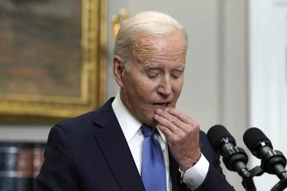 epa10216377 US President Joe Biden delivers remarks on the ongoing federal response for Hurricane Ian, in the Roosevelt Room at the White House in Washington, DC, USA, 30 September 2022. EPA/Yuri Grip ...