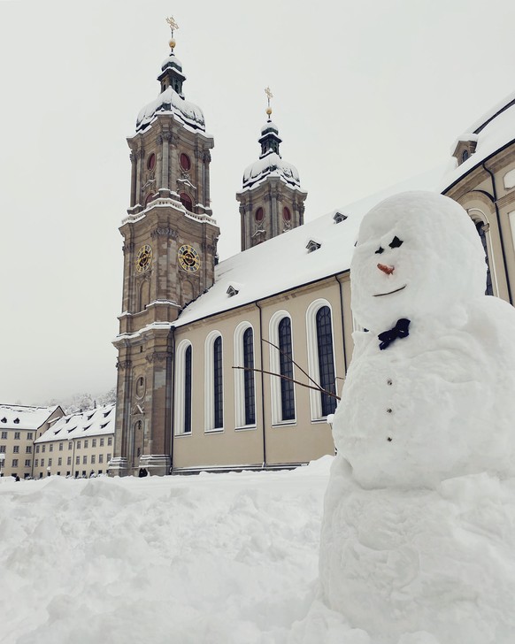 tel: 0793200738
email: dietrich.thomas@hotmail.ch
frosty the snowman meets st. gallen
Von: Thomas Dietrich