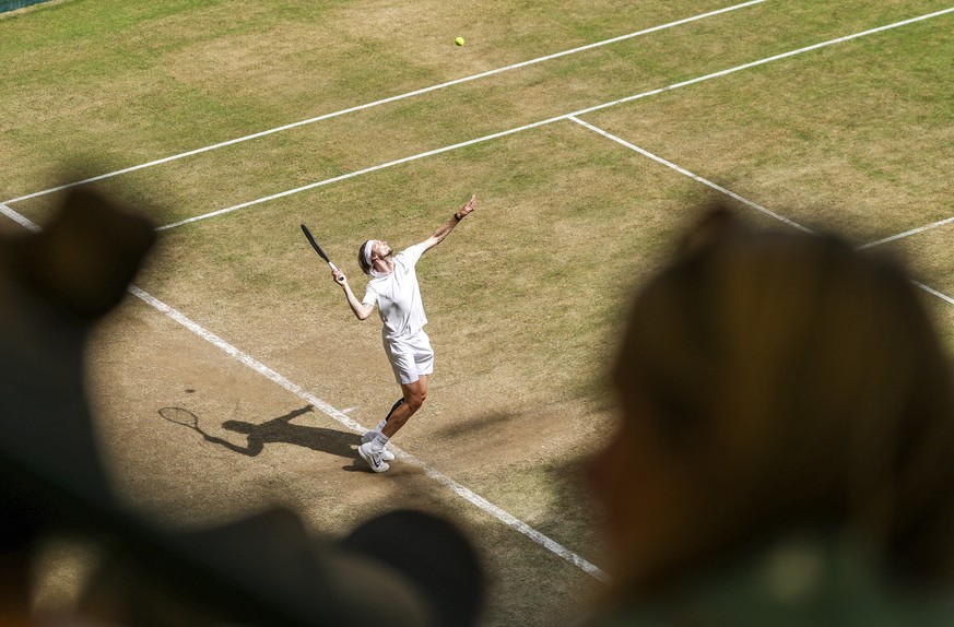 epa12191129 Alexander Bublik of Kazakhstan in action against Daniil Medvedev of Russia during their final tennis match at the ATP Terra Wortmann Open in Halle Westfalen, Germany, 22 June 2025. EPA/CHR ...