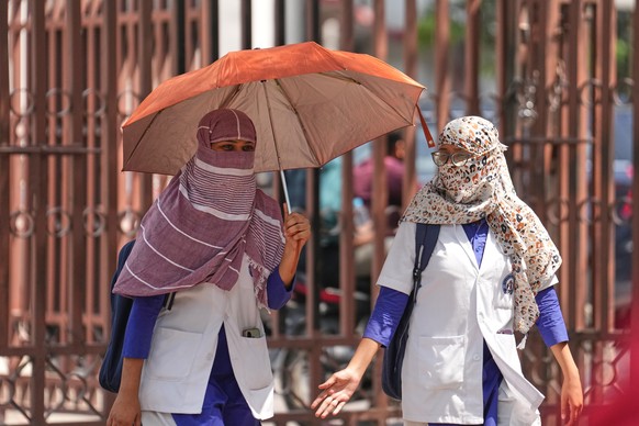 Medical students with their faces wrapped in scarves as protection against the intense summer heat, walk in Lucknow, India, Wednesday, May 20, 2026. (AP Photo/Rajesh Kumar Singh)
India Heat Wave