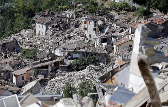 Collapsed houses are seen following an earthquake in Pescara del Tronto, central Italy, August 26, 2016. REUTERS/Max Rossi