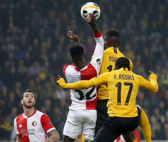 epa07946315 Feyenoord's Edgar Ie (C) touches the ball with his hand during the UEFA Europa League group stage soccer match between BSC Young Boys Bern and Feyernoord Rotterdam, at the Stade de Su ...