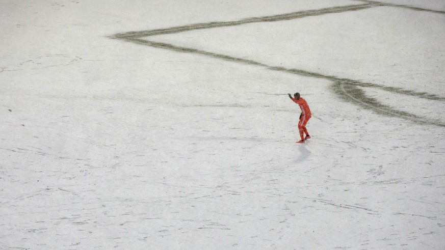 Portland Timbers goalkeeper Jeff Attinella (1) looks downfield in a snowstorm in the second half of an MLS soccer game against the Colorado Rapids Saturday, March. 2, 2019 in Commerce City, Colo. (AP  ...