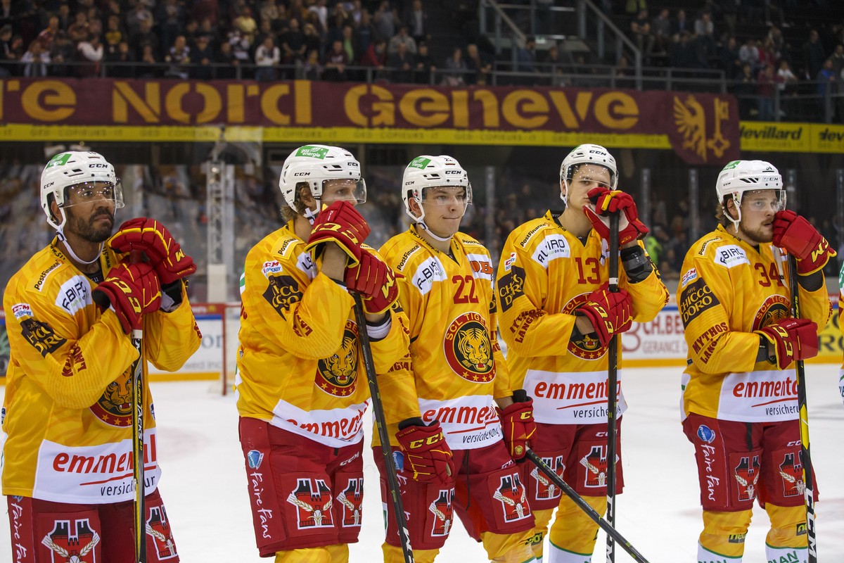 Tiger's players center Robbie Earl, of USA, left, defender Tim Grossniklaus, 2nd left, forward Toms Andersons #22, forward Stefan Rueegsegger #13, and defender Claudio Cadonau #34, after losing a ...