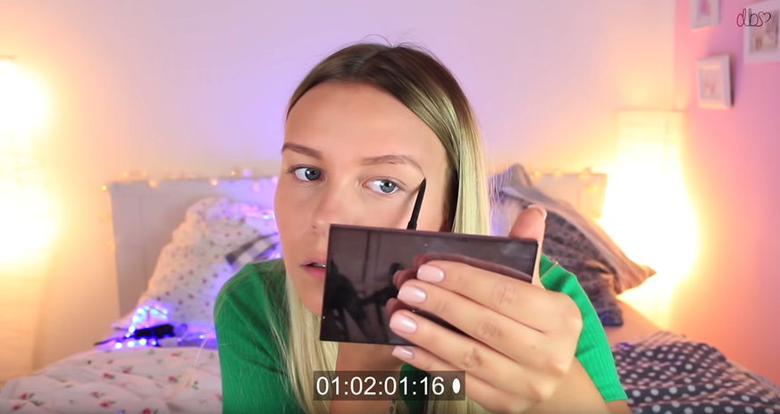 Kann man sich innerhalb von drei Minuten schminken? Die YouTuberin Dagi Bee weiss es.&nbsp;