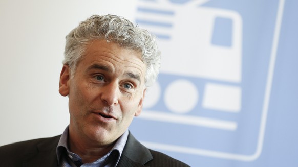 Ueli Stueckelberger, Direktor Verband oeffentlicher Verkehr VoeV, spricht waehrend einer Medienkonferenz am Mittwoch, 4. Oktober 2017 in Bern. (KEYSTONE/Peter Klaunzer)