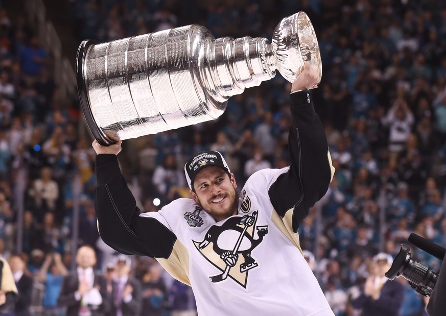 Und dann brechen alle Dämme: Pittsburgh im Freudentaumel und Crosby mit dem Cup.