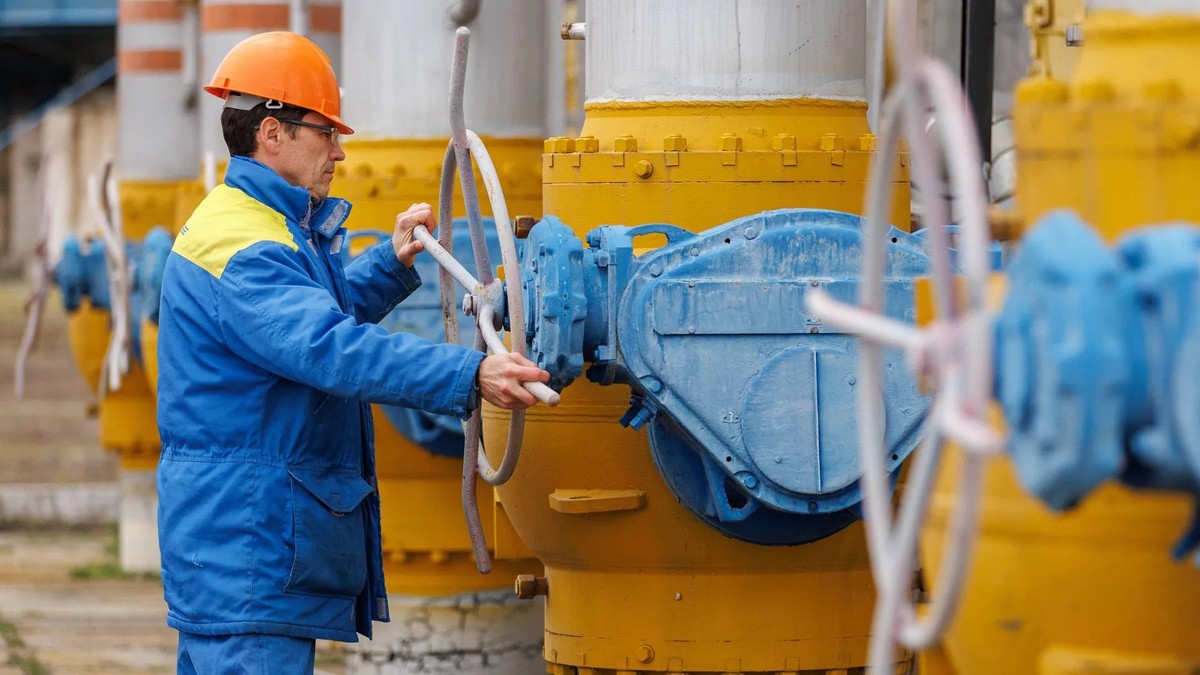 Un employé se tient devant une station de dérivation de gaz de Tiraspoltransgaz en Transnistrie (photo d'archive): depuis plusieurs jours, la région n'est plus approvisionnée en gaz.