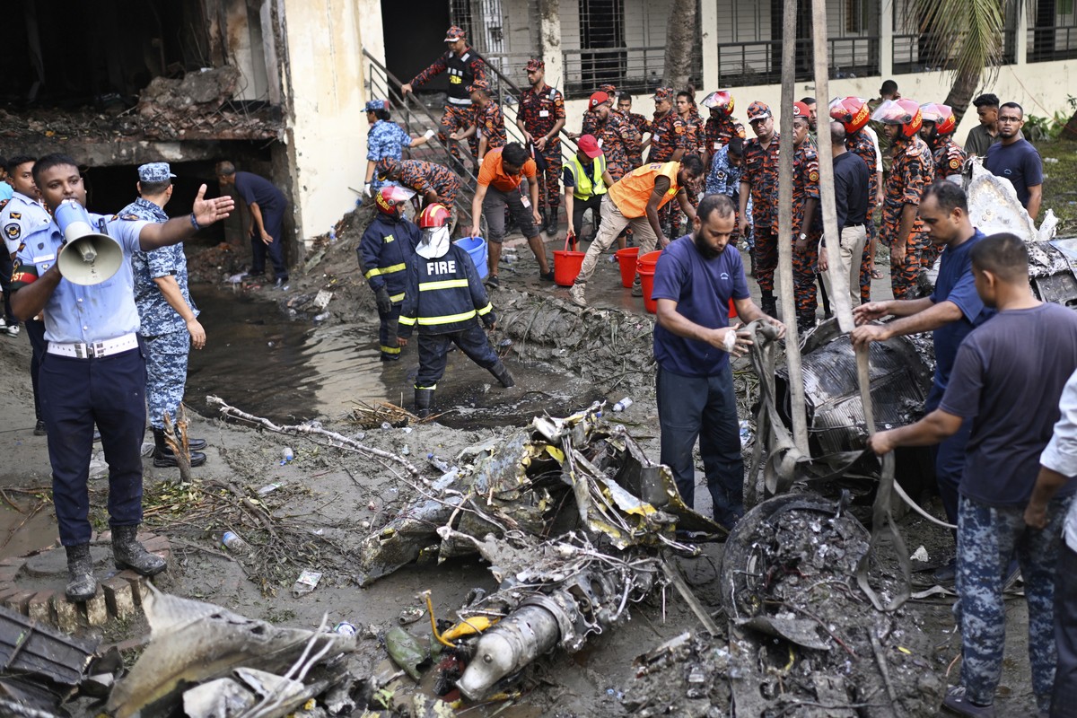 Un avion s'écrase sur une école au Bangladesh, au moins 19 morts