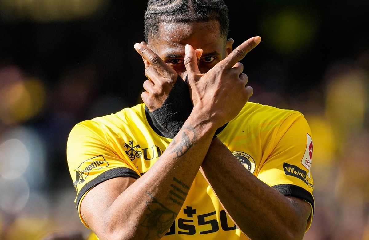 Schweiz: Brack Super League 2025/26, BSC Young Boys vs FC Sion - Wankdorf Stadion, Bern: Samuel Essende 99 YB jubelt nach seinem Tor zum 2:1 *** Switzerland Brack Super League 2025 26, BSC Young Boys  ...