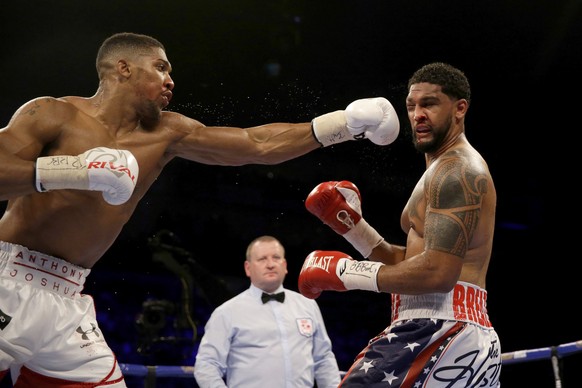 Gefährdete Boxer: Der Brite&nbsp;Anthony Joshua (links) und Dominic Breazeale aus den USA in London im Ring.