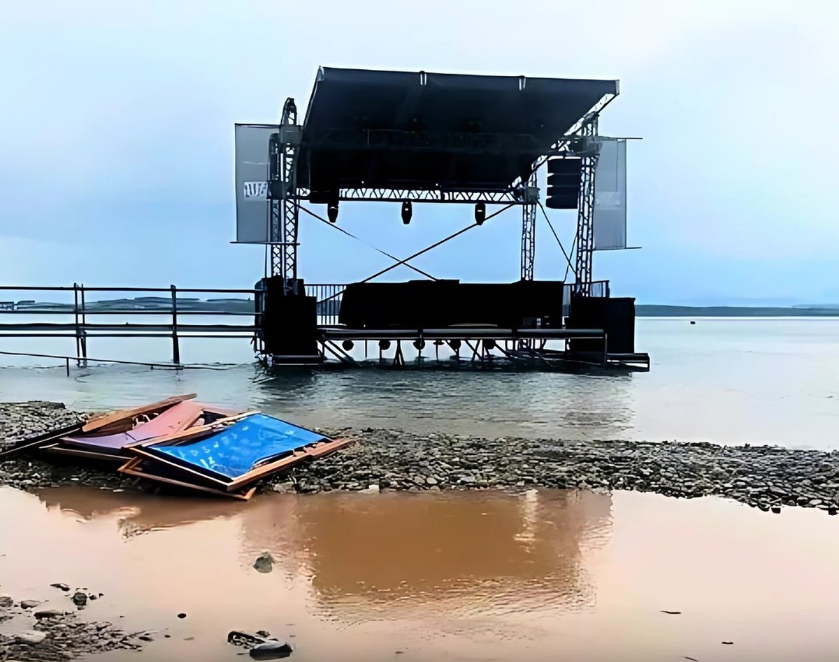 Le site de Festi'neuch, qui a dû être évacué dimanche pour la première fois en 24 éditions en raison d'un violent orage, ne va pas rouvrir. Les organisateurs ont informé sur Facebook que le  ...