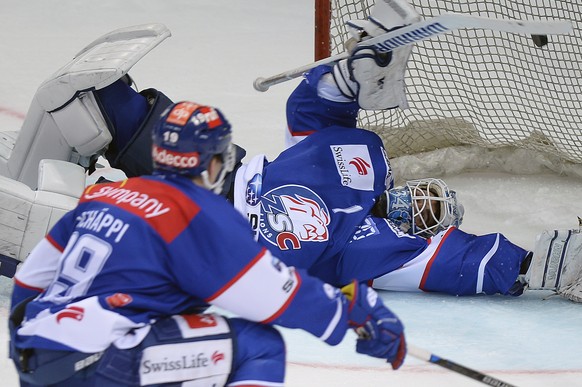 Bei den ZSC Lions muss Niklas Schlegel nach Lukas Flüelers Auswechslung wieder ran.