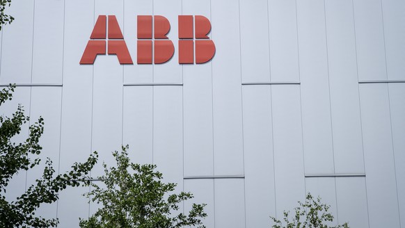 ARCHIVBILD ZUR BILANZ VON ABB IM ERSTEN QUARTAL 2022, AM DONNERSTAG, 21. APRIL 2022 - Logo der Firma ABB an der Binzmuehlestrasse in Oerlikon, am Donnerstag, 14. Juni 2018. (KEYSTONE/Melanie Duchene)