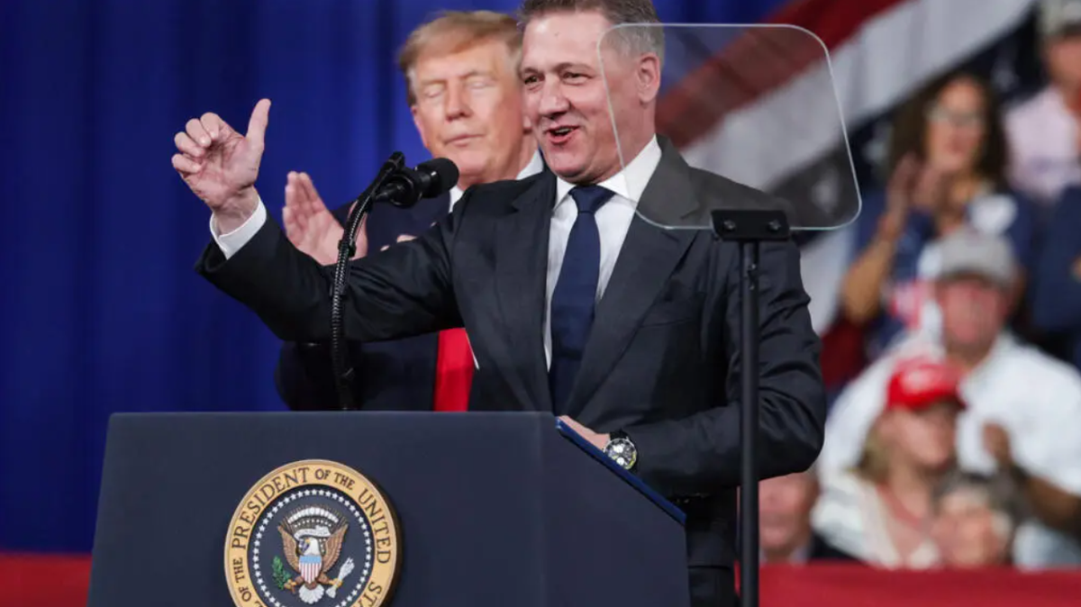 Gernot Döllner, patron d'Audi, à un meeting de Trump aux USA