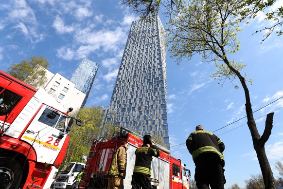 epa12931511 Firefighters arrive at the site following a Ukrainian drone strike in Moscow, Russia, 04 May 2026. Moscow Mayor Sergei Sobyanin said a Ukrainian drone fell into an apartment building in Mo ...