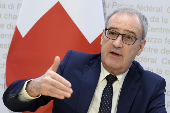 Bundesrat Guy Parmelin spricht an einer Medienkonferenz ueber die Ukraine Krise, am Freitag, 4. Maerz 2022 in Bern. (KEYSTONE/Anthony Anex)