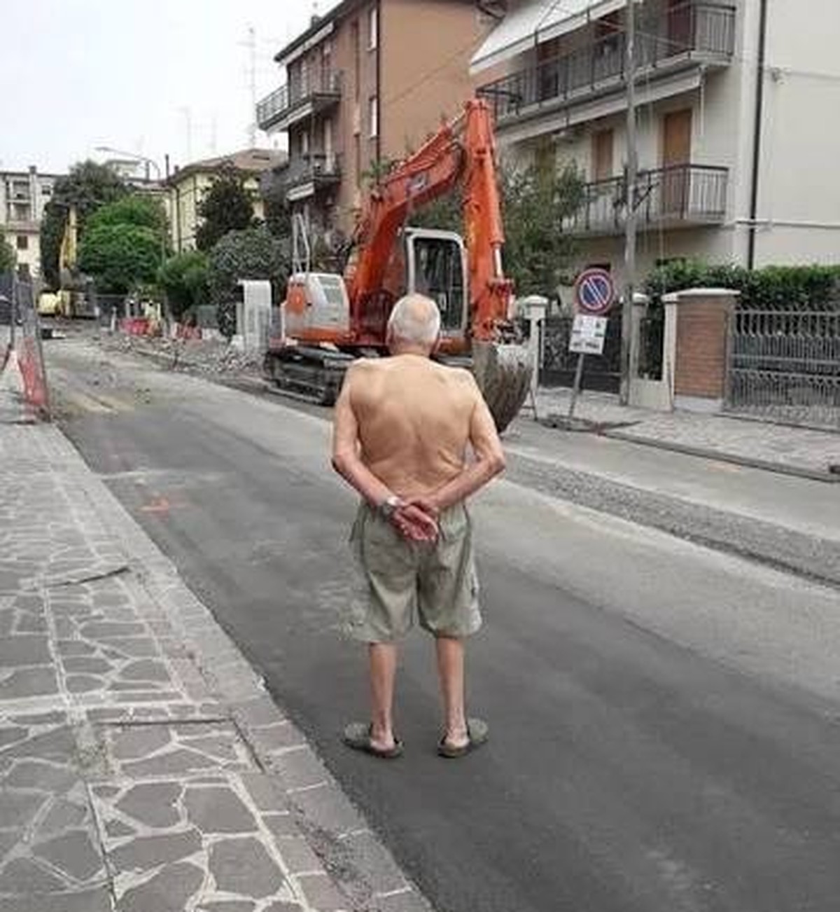 Umarells – Italian hardcore

https://www.instagram.com/italyexplores/
Ladbible