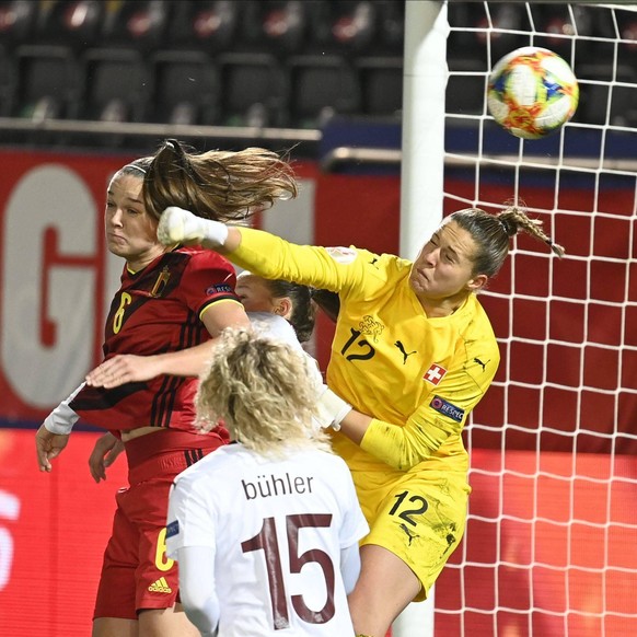 LEUVEN, BELGIUM - DECEMBER 1 : Tine Lea De Caigny of Belgium during the UEFA Women match qualification Group stage match between Belgium and Switzerland on december 1, 2020 in Leuven, Belgium, 01/12/2 ...