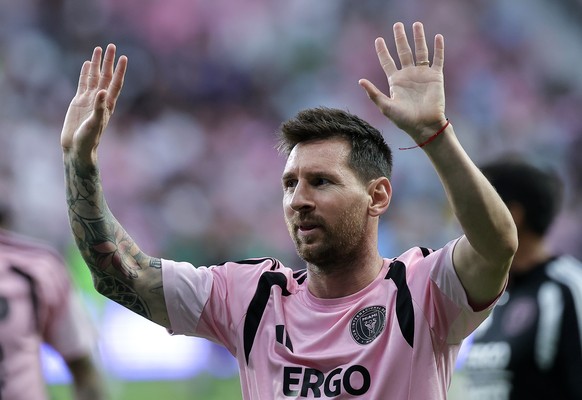 epa12869934 Inter Miami CF forward Lionel Messi gestures during the warm up before the MLS soccer match between Inter Miami CF and Austin FC game at the Nu Stadium in Miami, Florida, USA, 04 April 202 ...